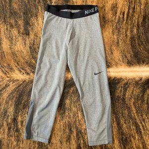 Women’s NIKE PRO dri-fit light gray legging or tights. size Small